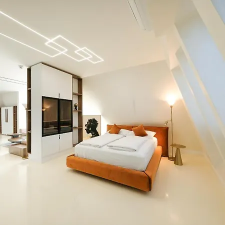 Ned Hotel *