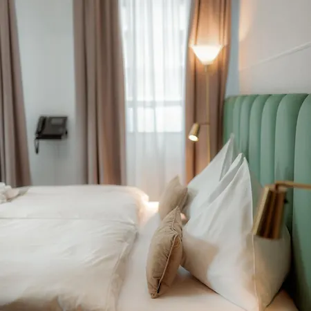 Ned Hotel *